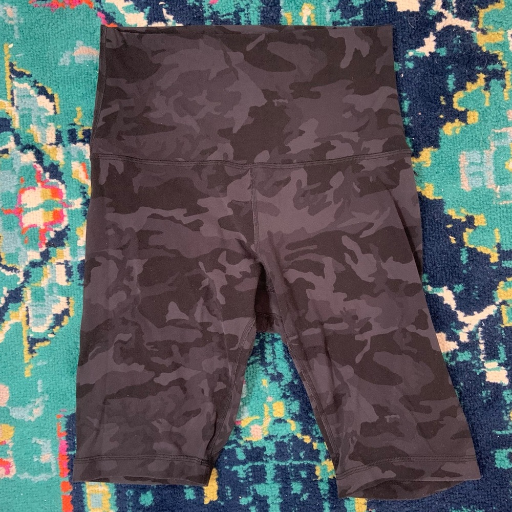 High rise camo align 8 inch inseam biker shorts